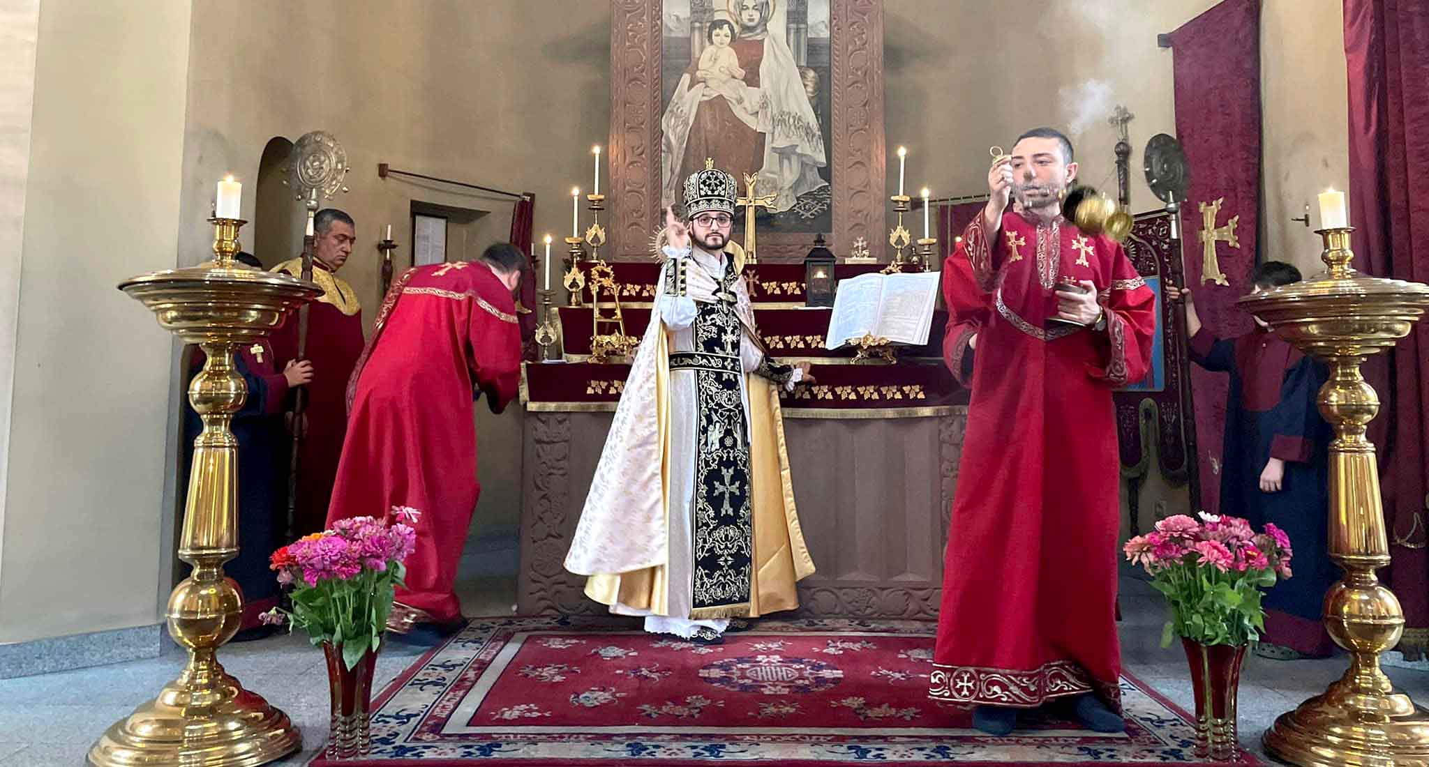 Божественной Литургией и угощением армянской гатой отметили в Тбилиси праздник Кафедрального Собора Св. Эчмиадзина